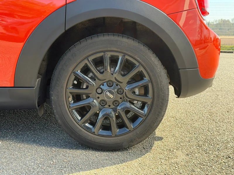 Photo de la voiture MINI HATCH 5 PORTES F55 LCI Cooper 136 ch