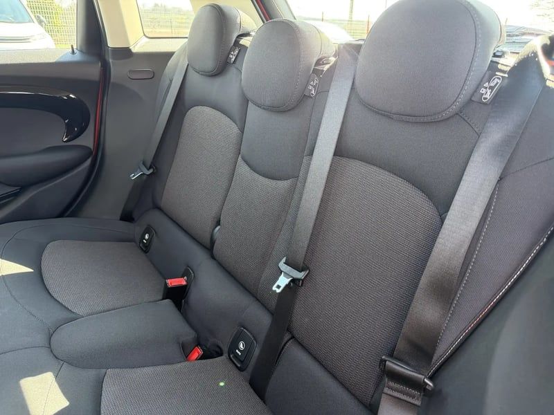 Photo de la voiture MINI HATCH 5 PORTES F55 LCI Cooper 136 ch