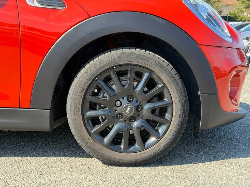 Photo de la voiture MINI HATCH 5 PORTES F55 LCI Cooper 136 ch