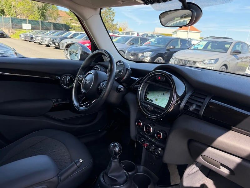 Photo de la voiture MINI HATCH 5 PORTES F55 LCI Cooper 136 ch