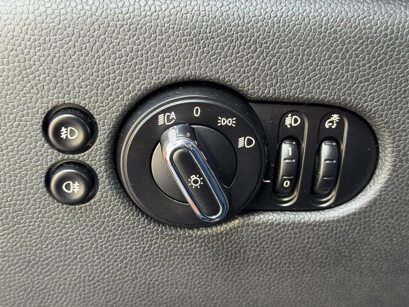 Photo de la voiture MINI HATCH 5 PORTES F55 LCI Cooper 136 ch