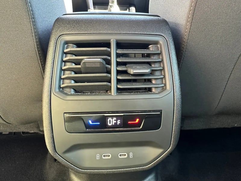 Photo de la voiture SEAT LEON SPORTSTOURER 2.0 TDI 115 BVM6 Business