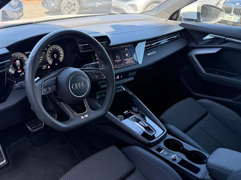 Photo de la voiture AUDI A3 SPORTBACK TFSI e Hybride rechargeable 204 S tronic 6 S line
