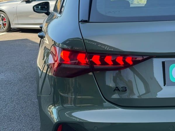 Photo de la voiture AUDI A3 SPORTBACK TFSI e Hybride rechargeable 204 S tronic 6 S line
