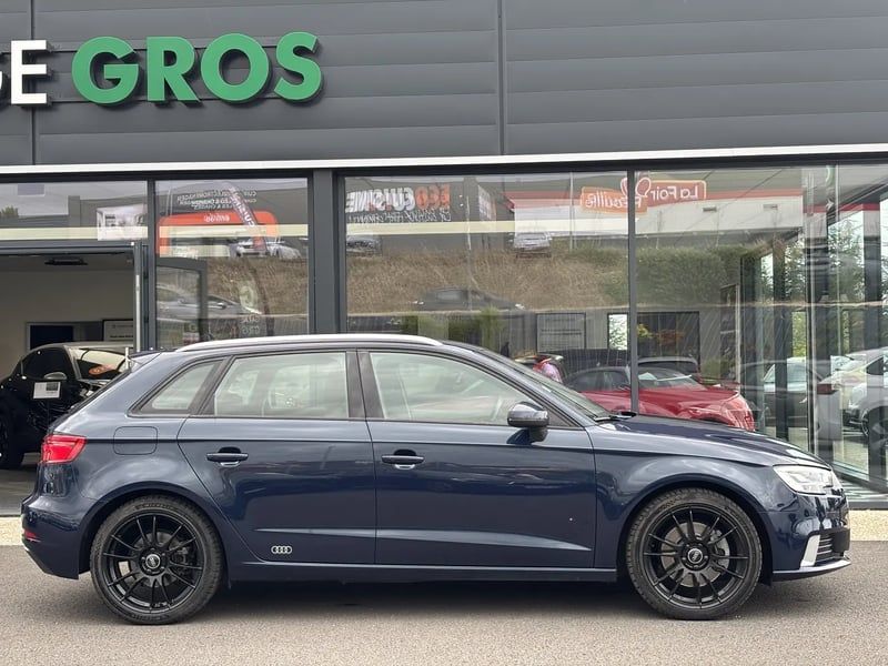 Photo de la voiture AUDI A3 SPORTBACK 40 TDI 184 S tronic 7 Quattro Sport
