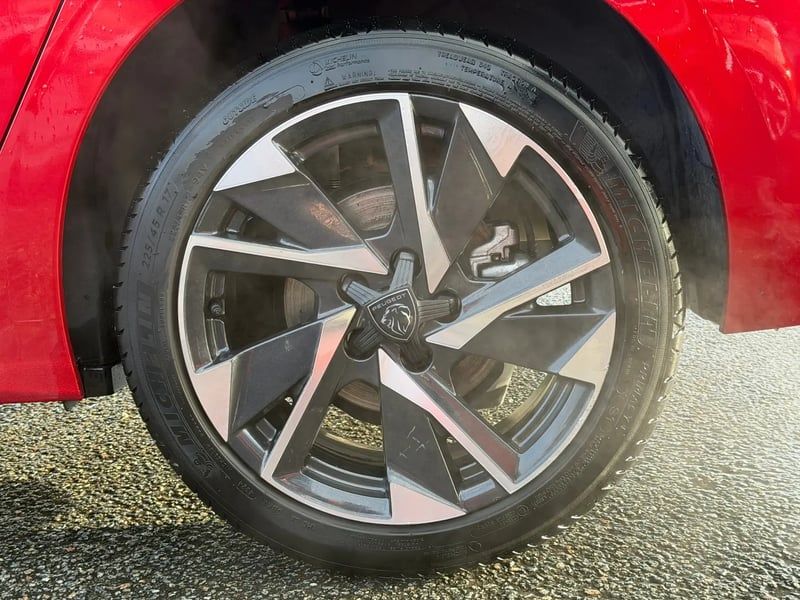 Photo de la voiture PEUGEOT 308 BlueHDi 130ch S&S EAT8 Allure