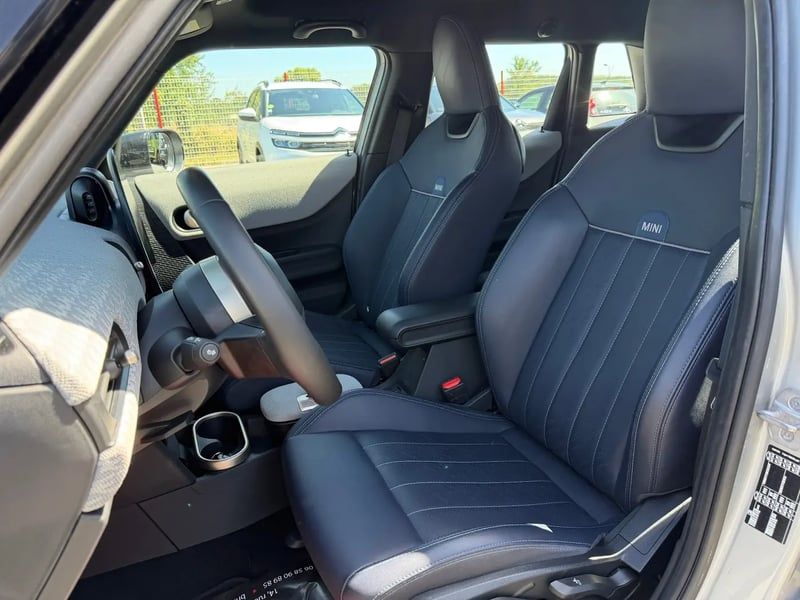 Photo de la voiture MINI COOPER F65 156 ch DKG7 C Classic