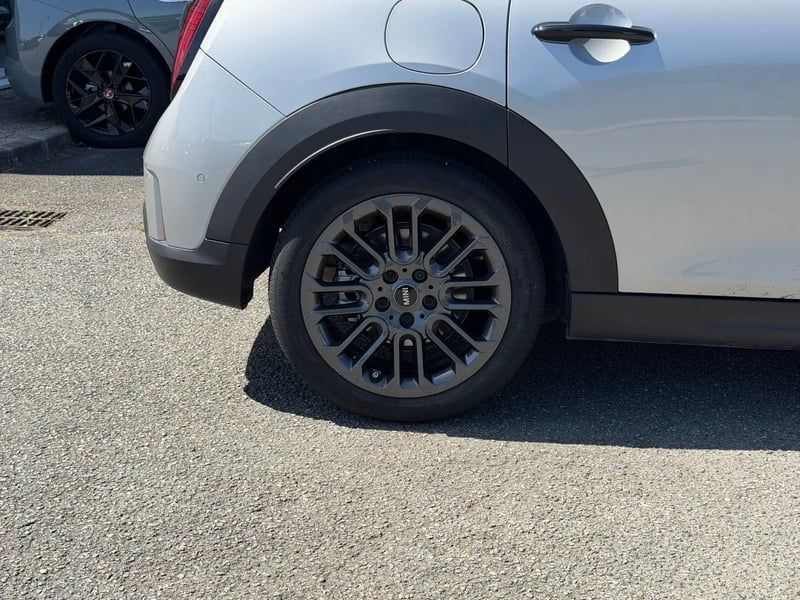Photo de la voiture MINI COOPER F65 156 ch DKG7 C Classic