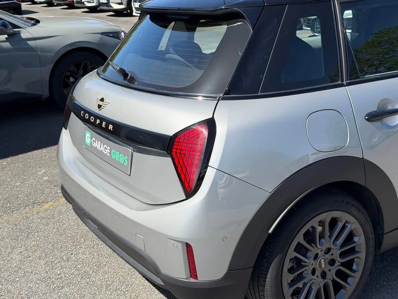 Photo de la voiture MINI COOPER F65 156 ch DKG7 C Classic