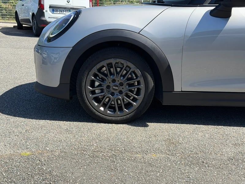 Photo de la voiture MINI COOPER F65 156 ch DKG7 C Classic