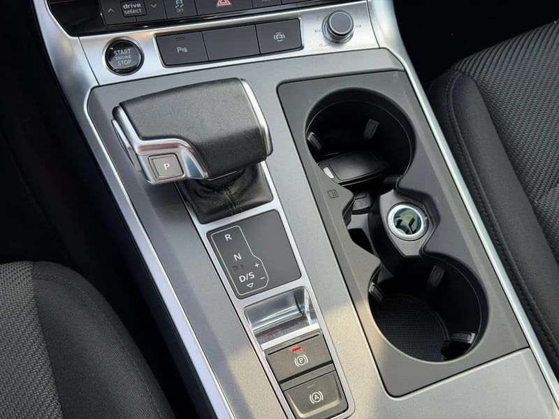 Photo de la voiture AUDI A6 AVANT 40 TDI 204 ch S tronic 7