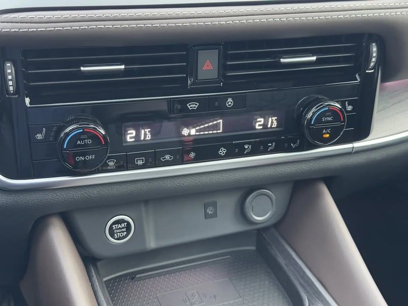 Photo de la voiture NISSAN QASHQAI Mild Hybrid 158 ch Xtronic Tekna