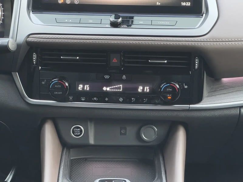 Photo de la voiture NISSAN QASHQAI Mild Hybrid 158 ch Xtronic Tekna