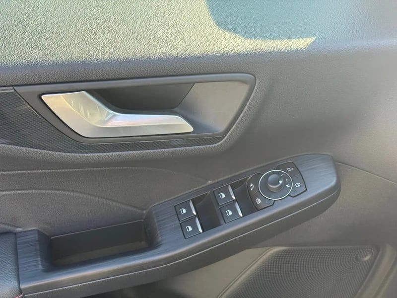 Photo de la voiture FORD KUGA 1.5 TDCi 120 S&S 4x2 Powershift ST-Line