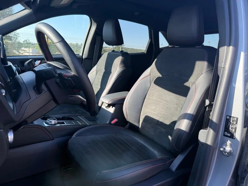 Photo de la voiture FORD KUGA 1.5 TDCi 120 S&S 4x2 Powershift ST-Line