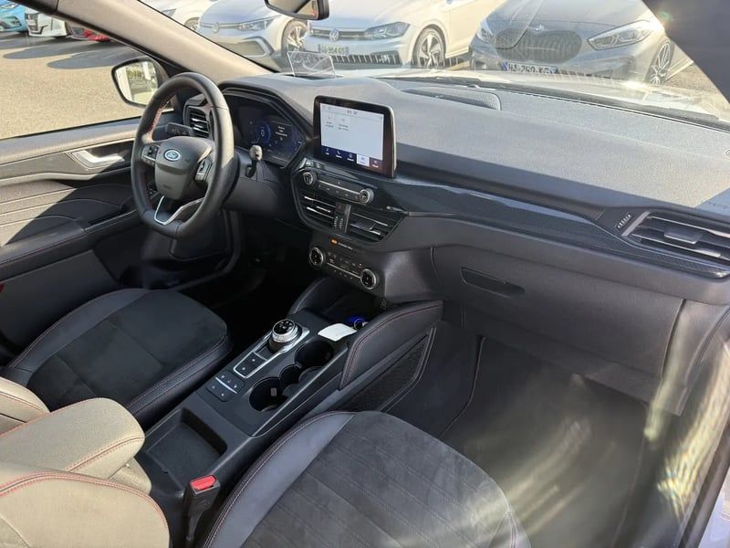 Photo de la voiture FORD KUGA 1.5 TDCi 120 S&S 4x2 Powershift ST-Line