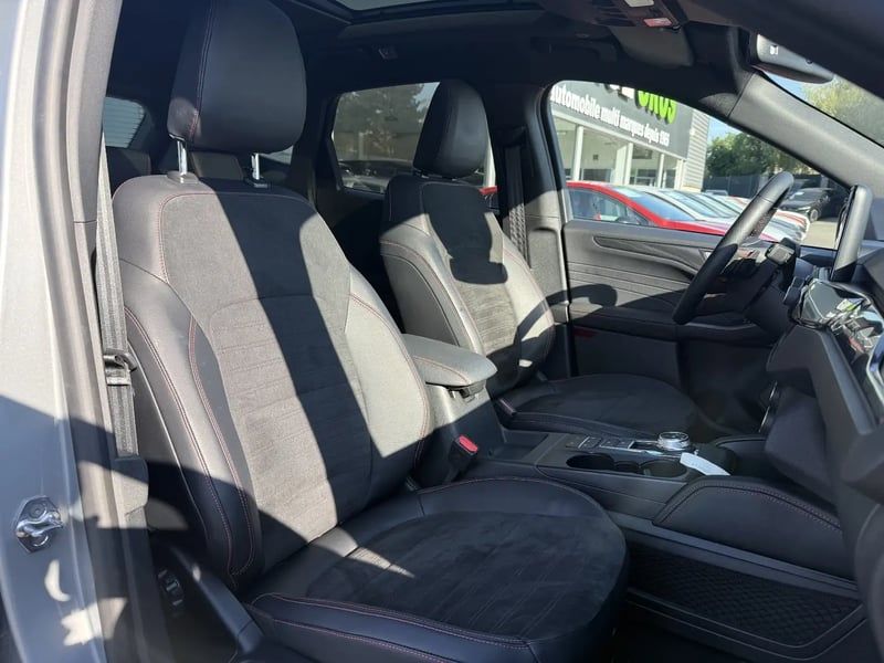 Photo de la voiture FORD KUGA 1.5 TDCi 120 S&S 4x2 Powershift ST-Line