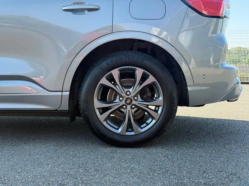 Photo de la voiture FORD KUGA 1.5 TDCi 120 S&S 4x2 Powershift ST-Line