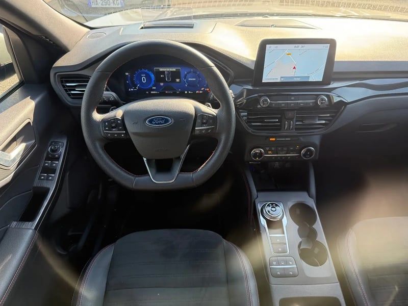 Photo de la voiture FORD KUGA 1.5 TDCi 120 S&S 4x2 Powershift ST-Line