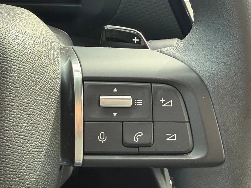 Photo de la voiture CITROEN C4 Hybride 136 e-DCS6 Plus