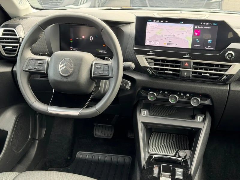 Photo de la voiture CITROEN C4 Hybride 136 e-DCS6 Plus