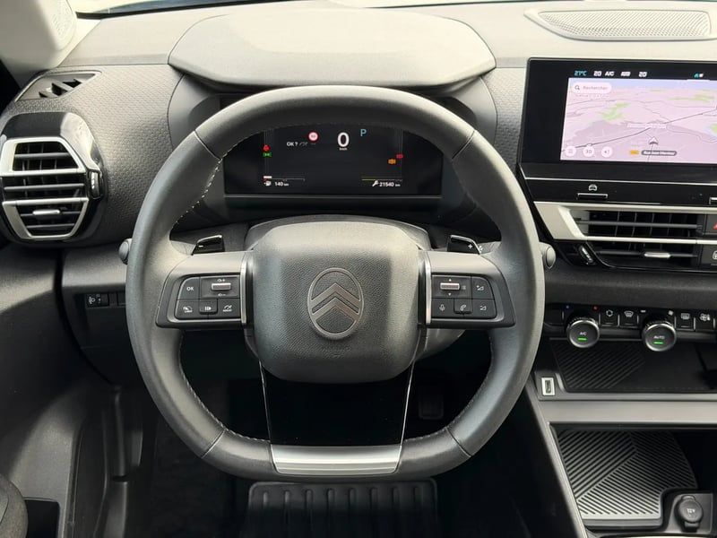 Photo de la voiture CITROEN C4 Hybride 136 e-DCS6 Plus