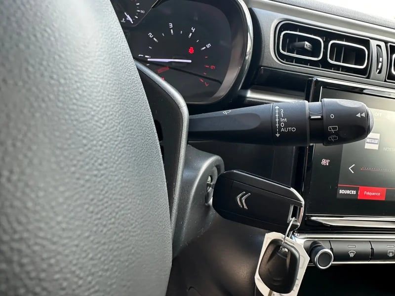 Photo de la voiture CITROEN C3 PureTech 83 S&S BVM5 Shine