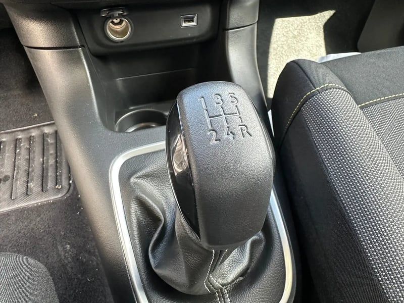 Photo de la voiture CITROEN C3 PureTech 83 S&S BVM5 Shine