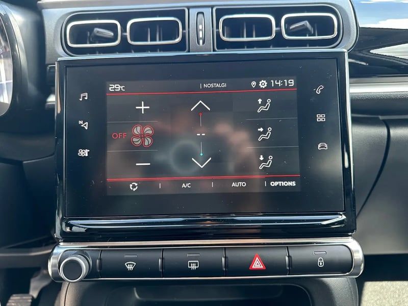 Photo de la voiture CITROEN C3 PureTech 83 S&S BVM5 Shine