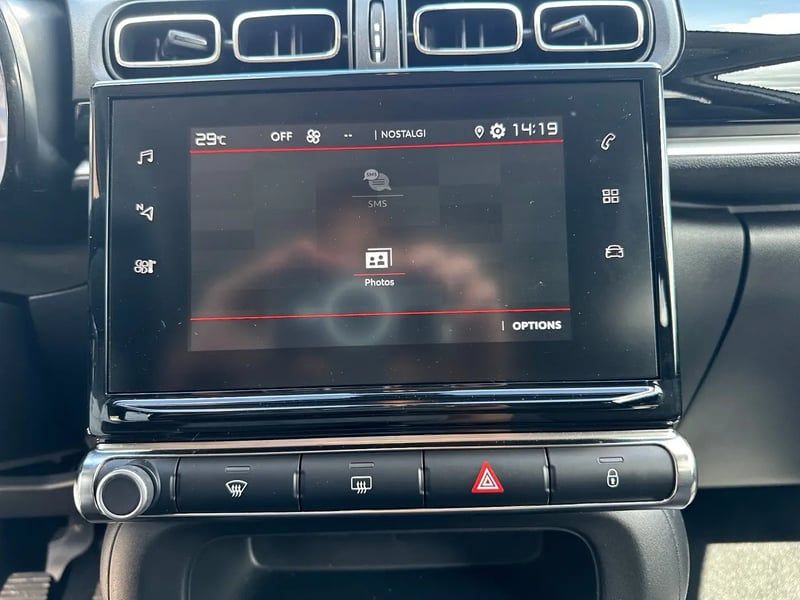 Photo de la voiture CITROEN C3 PureTech 83 S&S BVM5 Shine