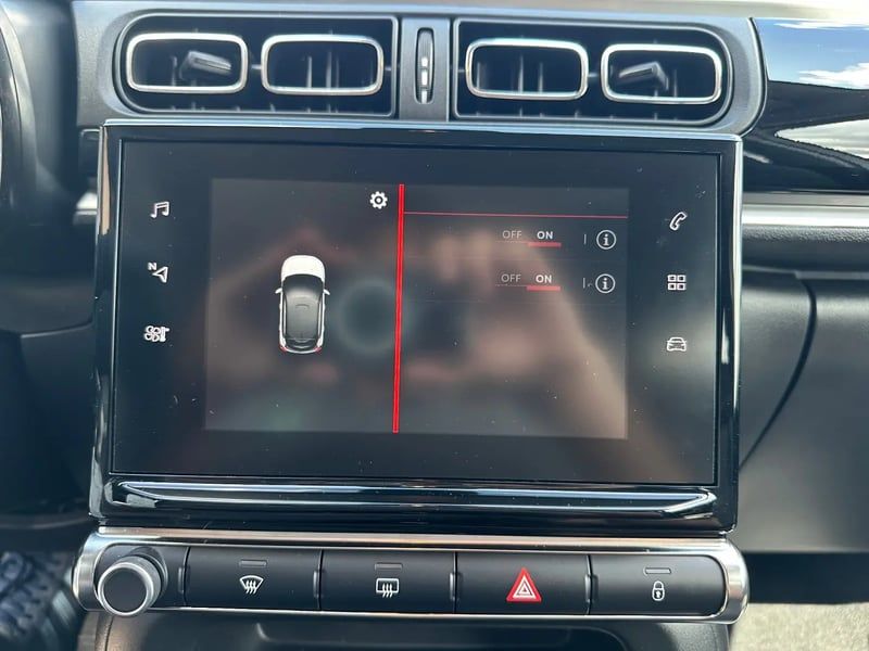 Photo de la voiture CITROEN C3 PureTech 83 S&S BVM5 Shine