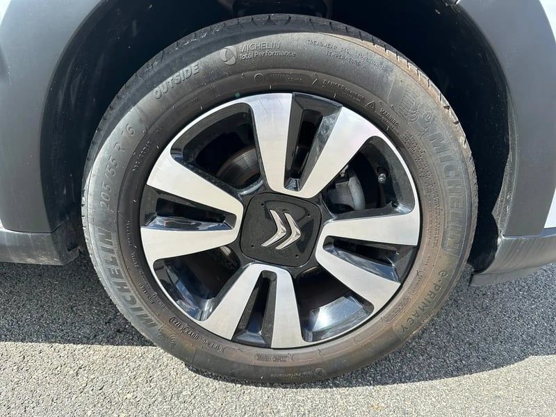 Photo de la voiture CITROEN C3 PureTech 83 S&S BVM5 Shine