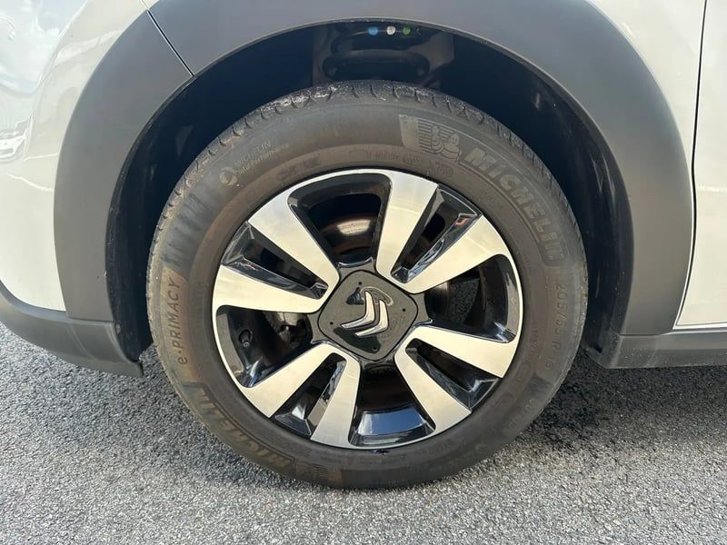 Photo de la voiture CITROEN C3 PureTech 83 S&S BVM5 Shine