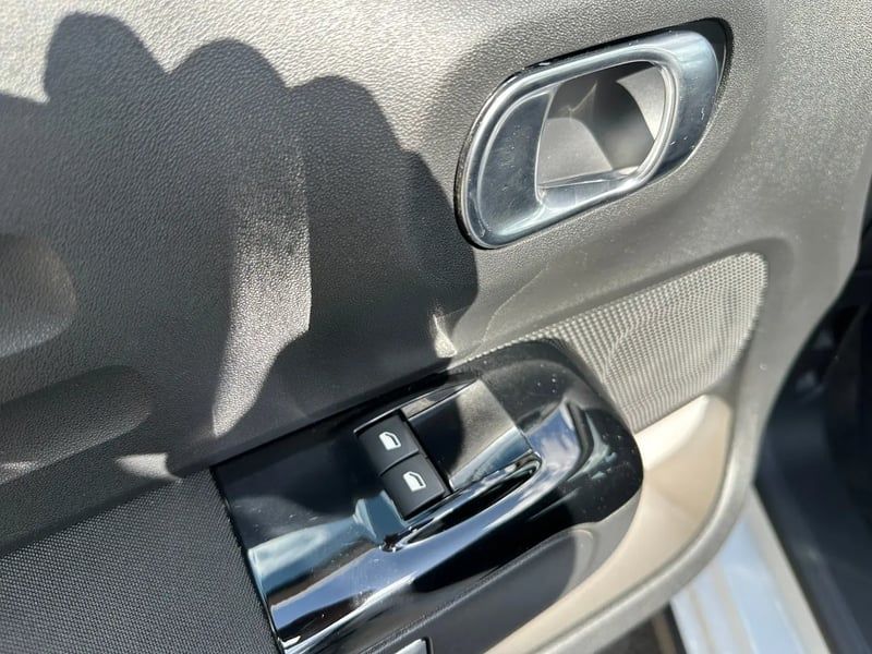 Photo de la voiture CITROEN C3 PureTech 83 S&S BVM5 Shine