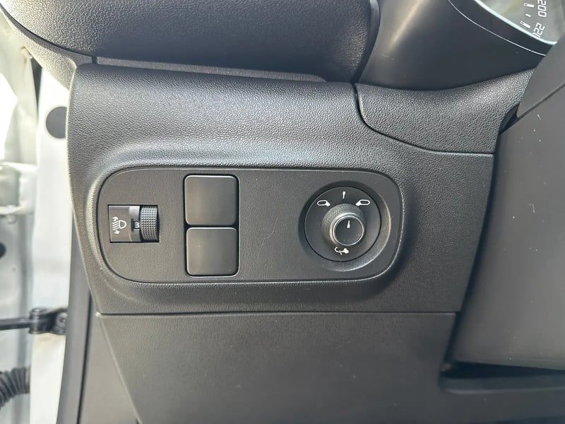 Photo de la voiture CITROEN C3 PureTech 83 S&S BVM5 Shine