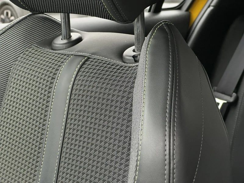 Photo de la voiture PEUGEOT 208 PureTech 130 S&S EAT8 GT Line