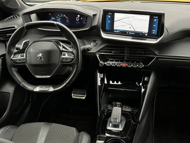 Photo de la voiture PEUGEOT 208 PureTech 130 S&S EAT8 GT Line