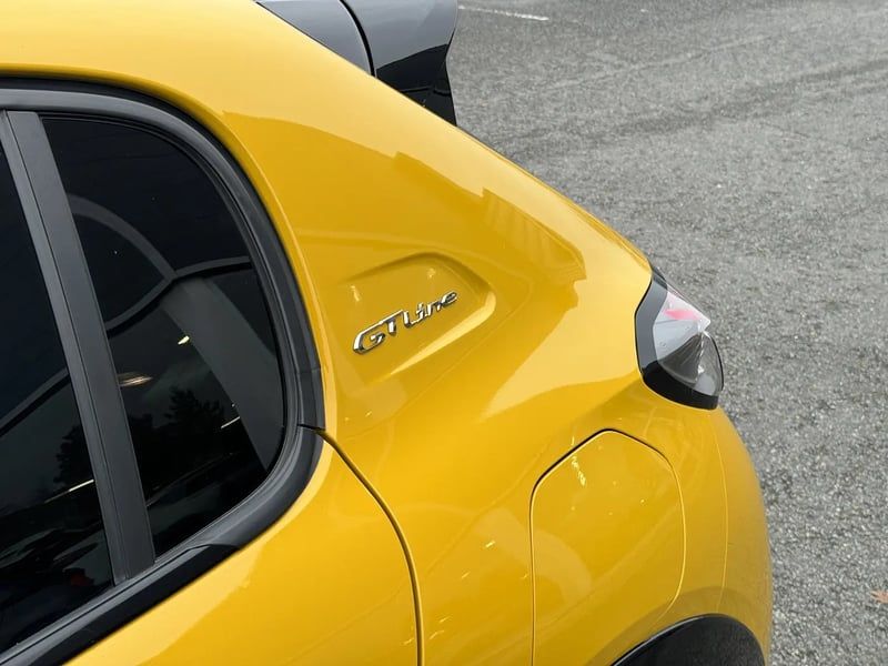 Photo de la voiture PEUGEOT 208 PureTech 130 S&S EAT8 GT Line