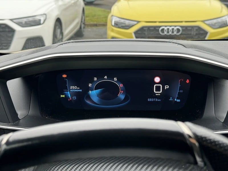 Photo de la voiture PEUGEOT 208 PureTech 130 S&S EAT8 GT Line