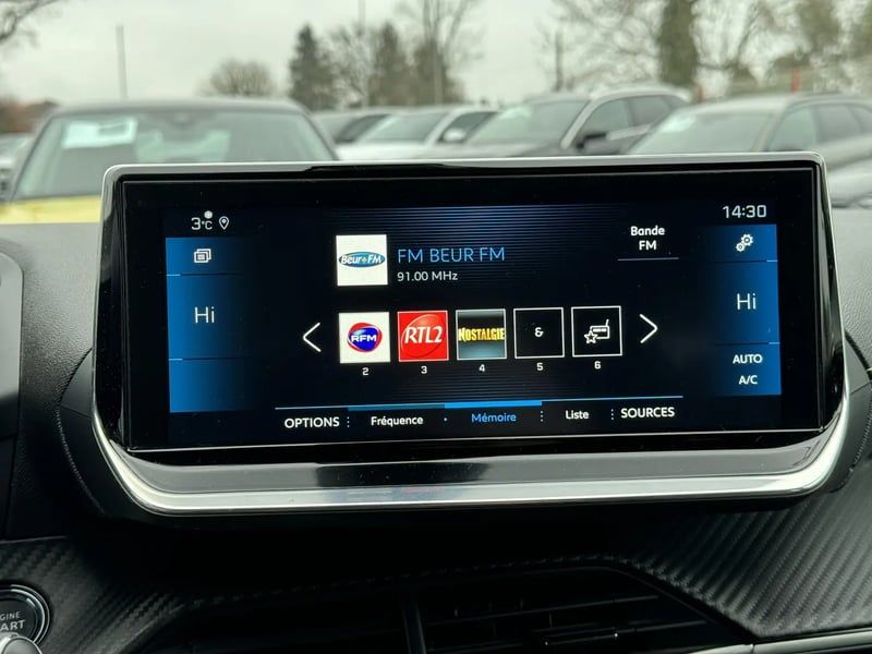 Photo de la voiture PEUGEOT 208 PureTech 130 S&S EAT8 GT Line