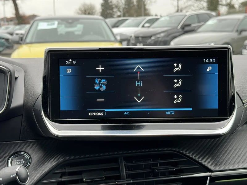 Photo de la voiture PEUGEOT 208 PureTech 130 S&S EAT8 GT Line