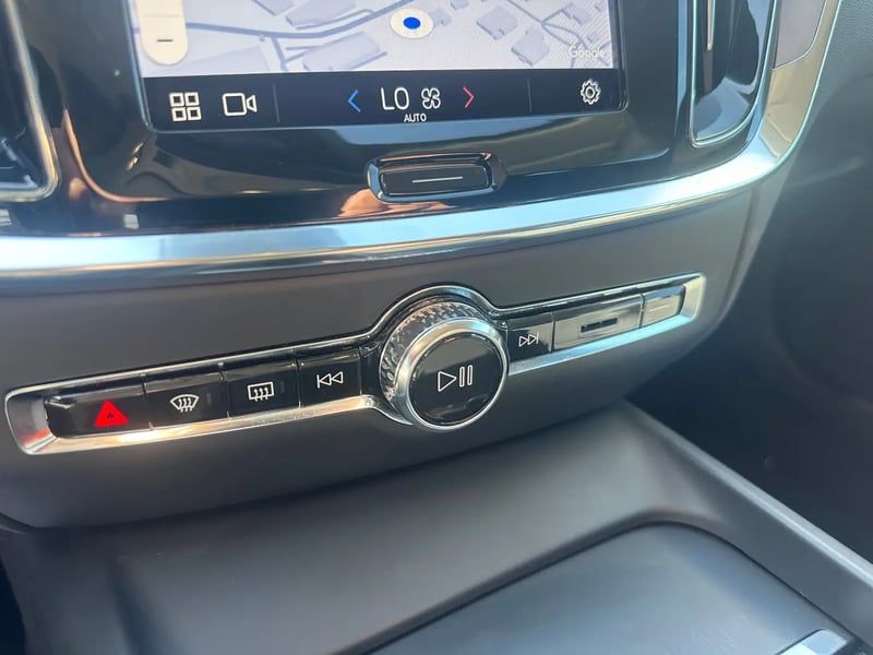 Photo de la voiture VOLVO S60 B4 197 ch DCT7 Start