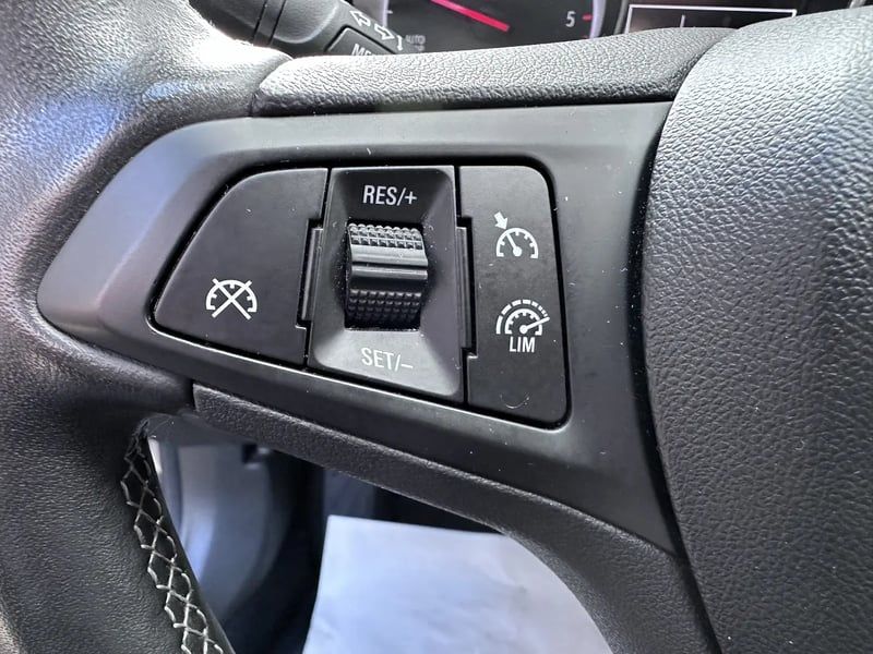 Photo de la voiture OPEL ASTRA SPORTS TOURER 1.5 Diesel 122 ch BVM6 Edition Business