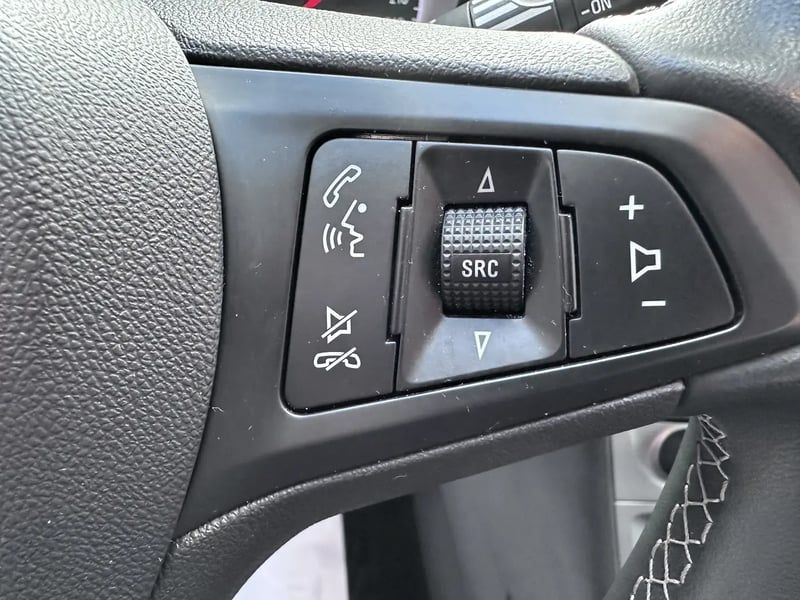 Photo de la voiture OPEL ASTRA SPORTS TOURER 1.5 Diesel 122 ch BVM6 Edition Business