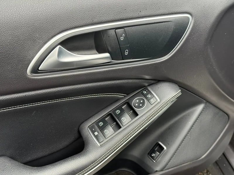 Photo de la voiture MERCEDES GLA 200 7-G DCT Sensation