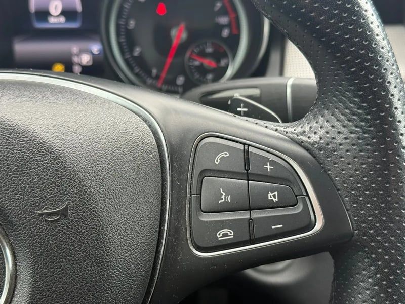 Photo de la voiture MERCEDES GLA 200 7-G DCT Sensation