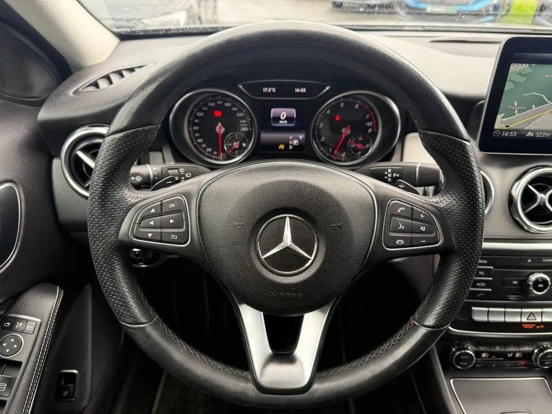 Photo de la voiture MERCEDES GLA 200 7-G DCT Sensation