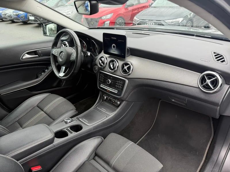 Photo de la voiture MERCEDES GLA 200 7-G DCT Sensation