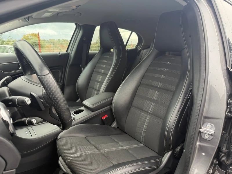 Photo de la voiture MERCEDES GLA 200 7-G DCT Sensation