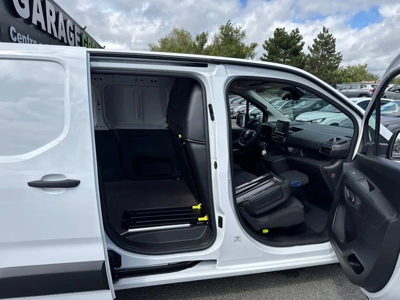 Photo de la voiture CITROEN BERLINGO VAN XL DIESEL 130 CH AUT.